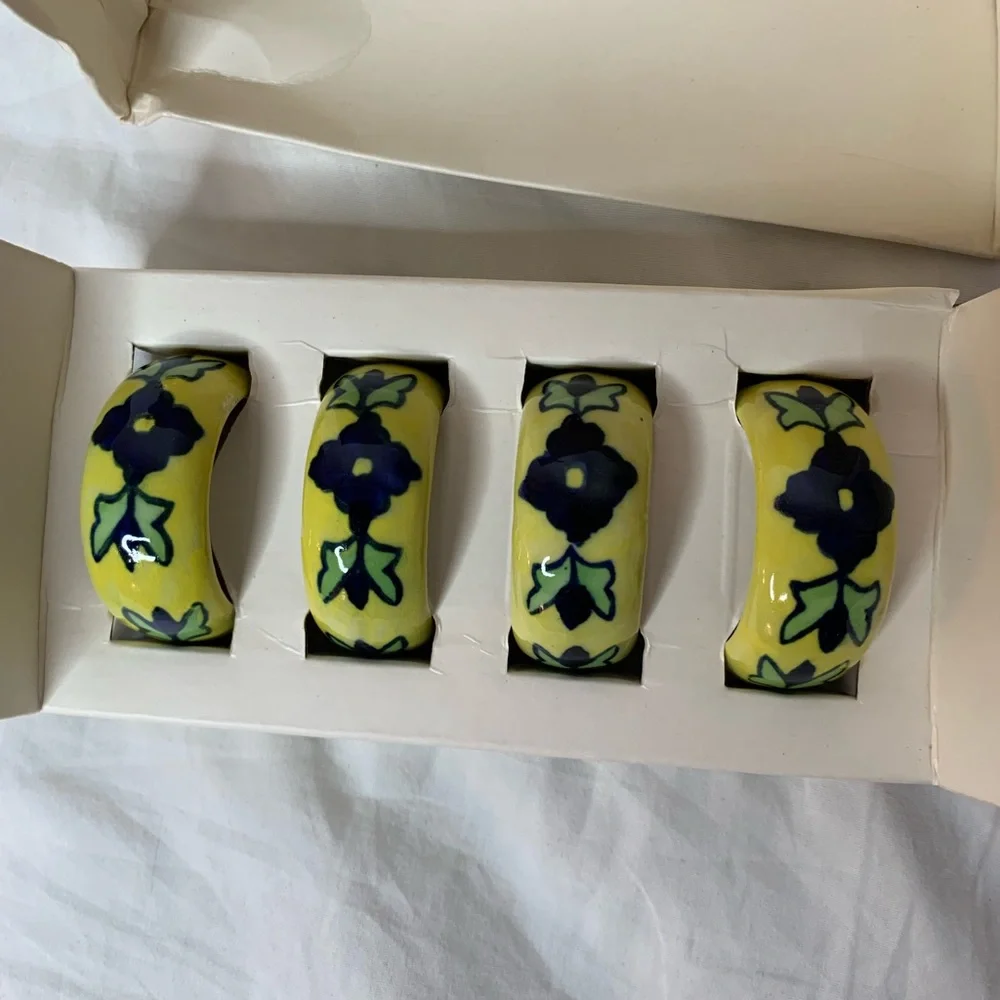 Pier 1 napkin rings ceramic set of 4 NIB